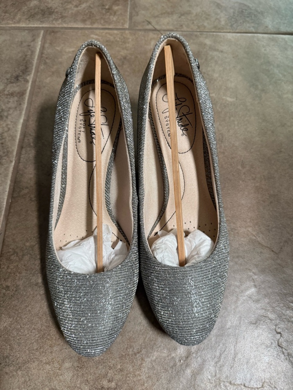 Sparkling Silver Life Stride Women's Kitten Heel Pumps Padded Insoles size 6 1/2 - Picture 3 of 16